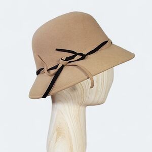 Vintage Doeskin Cloche Hat Tan Women's One Size Wool with Black Ribbon Winter